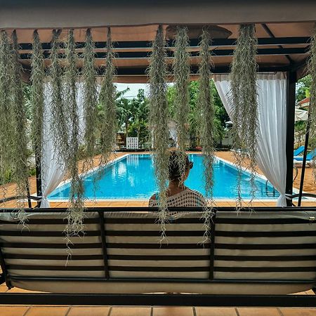 Riviera Hotel&Resort Kep Exterior foto