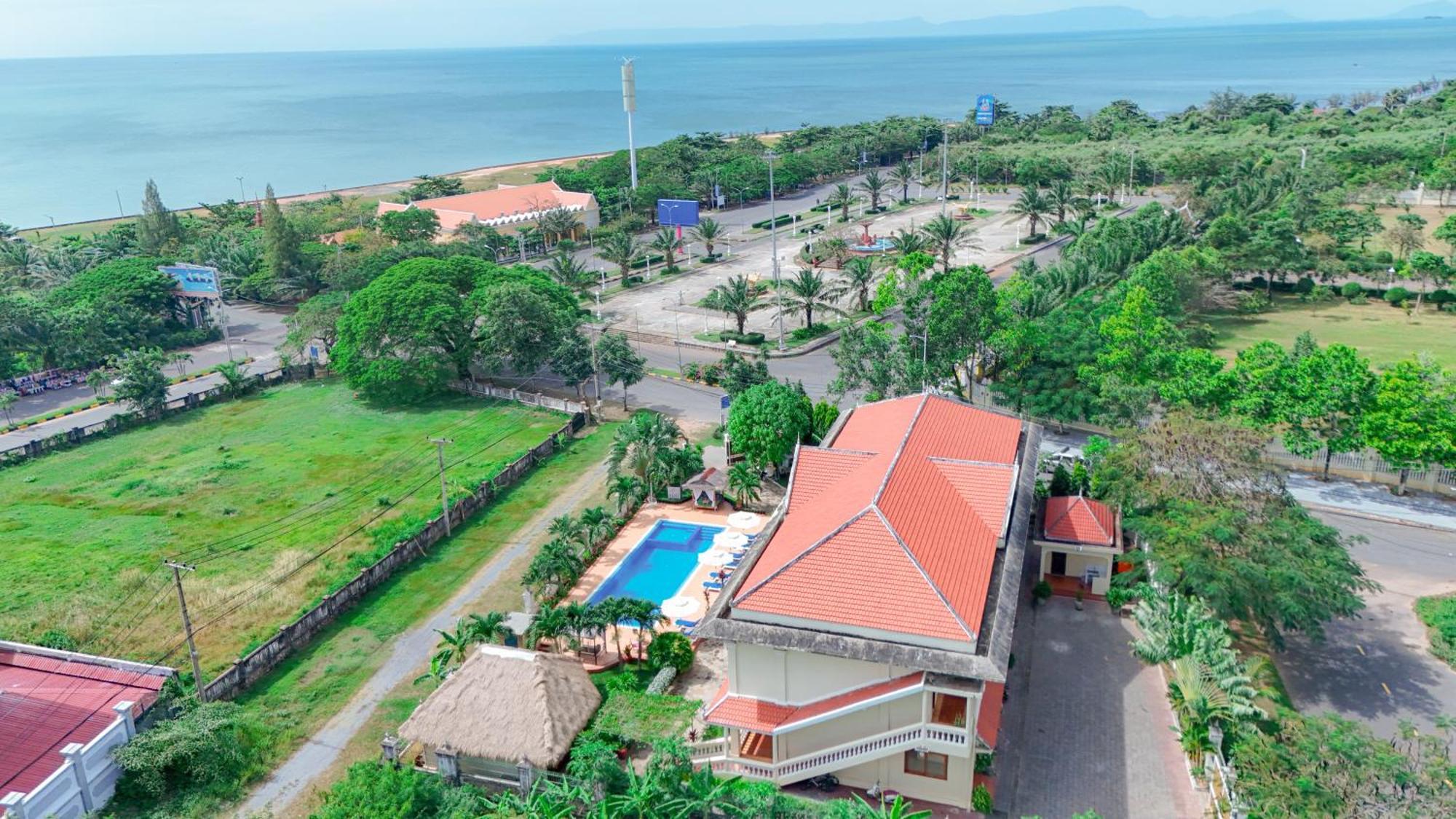 Riviera Hotel&Resort Kep Exterior foto